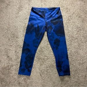 Lululemon Blue and Black Floral Print Wunder Under Crop II Leggings Size 4